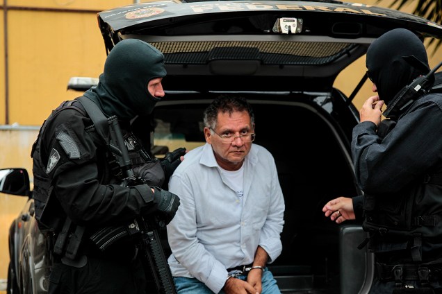 O ex-gerente da Transpetro José Antônio de Jesus, preso na 47ª fase da Lava Jato, no IML de Curitiba (PR) para exame de corpo de delito - 22/11/2017