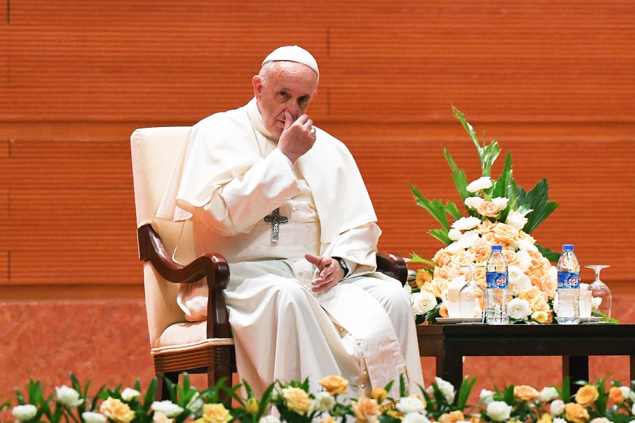 O Papa Francisco se reúne com a líder de Mianmar, Aung San Suu Kyi, na capital Naypyidaw, durante sua visita oficial ao país - 28/11/201