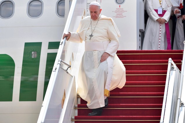 Papa Francisco desembarca no Aeroporto Internacional de Yangon, no Mianmar, pela primeira vez - 27/11/2017