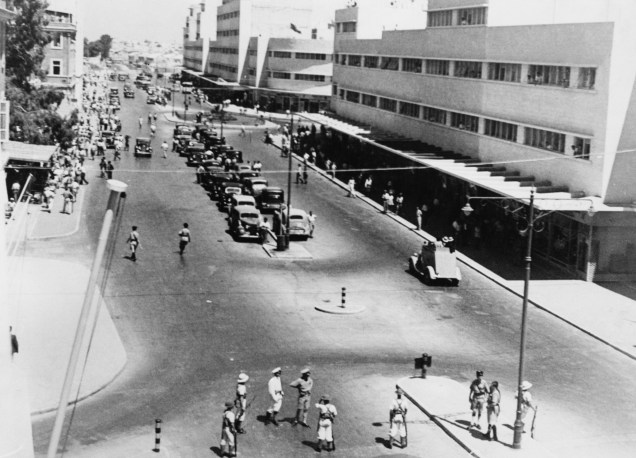 Vista de um rua em Haifa, durante o mandato britânico na Palestina, após um atentado terrorista - 1938