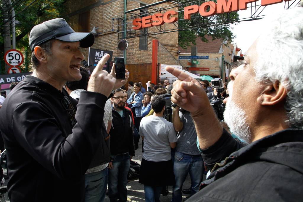 Ato contra e a favor de Judith Butler em SP