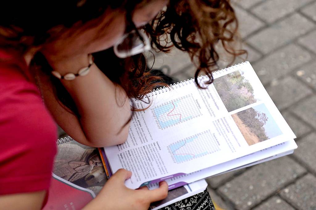 Enem 2017: Tema da redação foi recado da banca, avalia professor