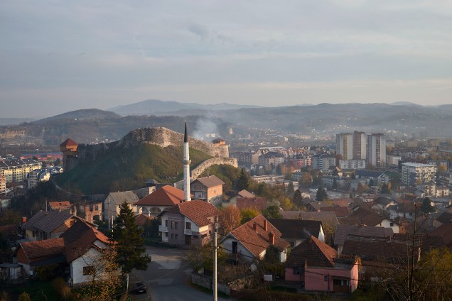 Vista aérea da cidade de Doboj, localizada ao norte da República Srpska.