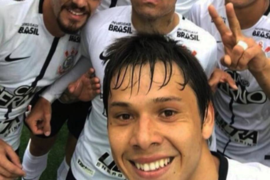 Romero do Corinthians comemora gol durante partida contra o Palmeiras válida pela 32ª rodada do Campeonato Brasileiro de 2017, na Arena Corinthians - 05/11/2017