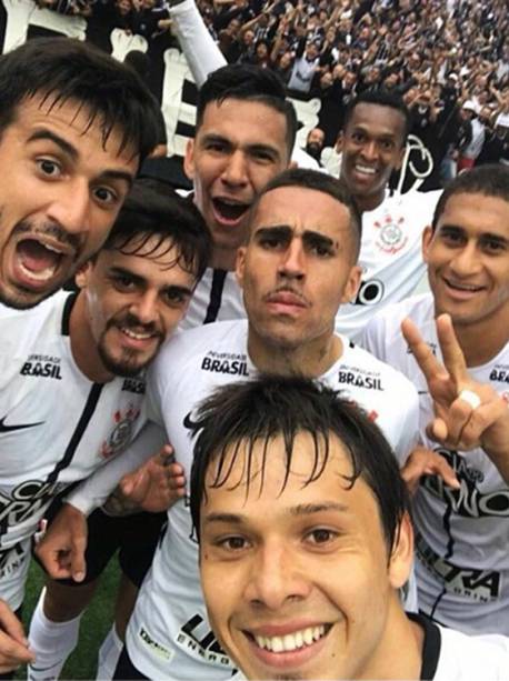 Romero do Corinthians comemora gol durante partida contra o Palmeiras válida pela 32ª rodada do Campeonato Brasileiro de 2017, na Arena Corinthians - 05/11/2017