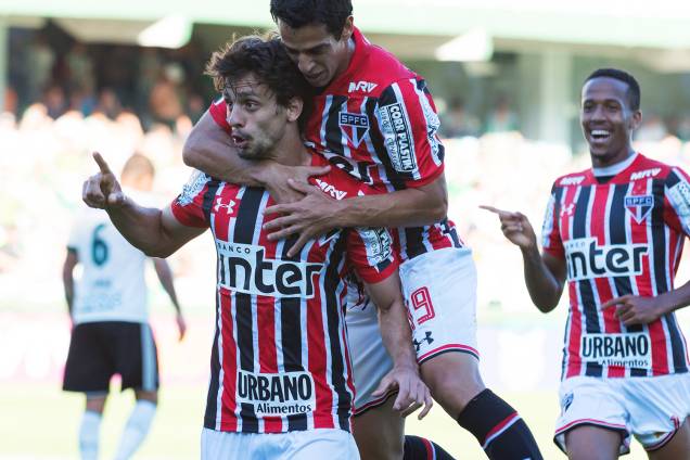 Rodrigo Caio marca gol durante partida entre Coritiba e São Paulo, válida pela 37ª rodada do Campeonato Brasileiro - 26/11/2017 Rodrigo Caio marca gol durante partida entre Coritiba e São Paulo, válida pela 37ª rodada do Campeonato Brasileiro - 26/11/2017