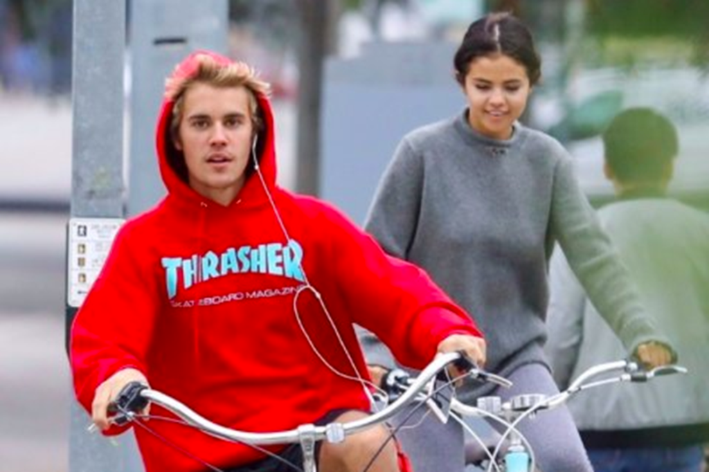 Justin Bieber e Selena Gomez são vistos passeando juntos em Los Angeles