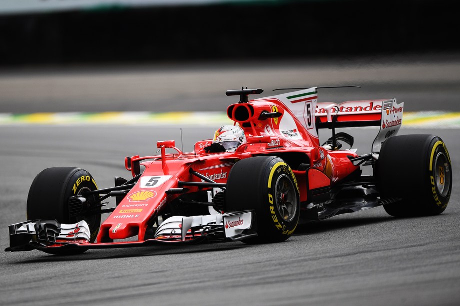 O piloto alemão Sebastian Vettel, da Ferrari, durante segundo dia de treino livre para o Grande Prêmio do Brasil, no Autódromo de Interlagos - 11/11/2017