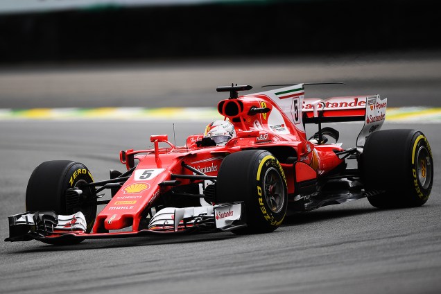 O piloto alemão Sebastian Vettel, da Ferrari, durante segundo dia de treino livre para o Grande Prêmio do Brasil, no Autódromo de Interlagos - 11/11/2017