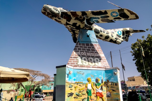 Monumento no centro de Hargeisa, Somalilândia.