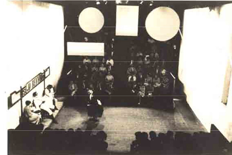 O primeiro prédio do Teatro Oficina, em foto do espetáculo ‘Andorra’, de Max Frisch, de 1964