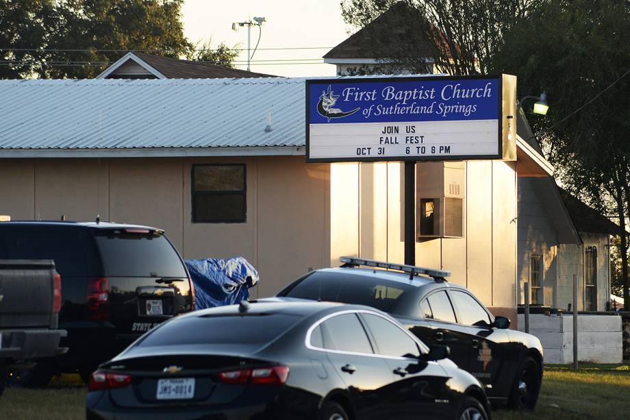 Um tiroteio na igreja Batista da cidade de Sutherland Springs, a 45 km da cidade de San Antonio no Texas, deixou no mínimo 27 mortos e diversos feridos na manhã deste domingo, de acordo com a BBC - 05/11/2017