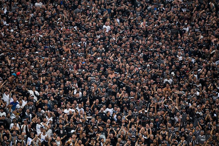 Torcida durante o jogo entre Corinthians e Palmeiras realizado no Arena Corinthians, Zona Leste de São Paulo. O Derby é válido pela 32ª rodada do Brasileirão 2017 - 05/10/2017