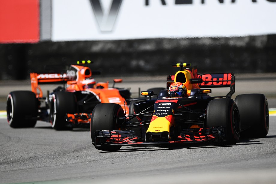 O piloto holandês Max Verstappen, da Red Bull, durante sessão de treinos livres do Grande Prêmio do Brasil, em Interlagos - 10/11/2017