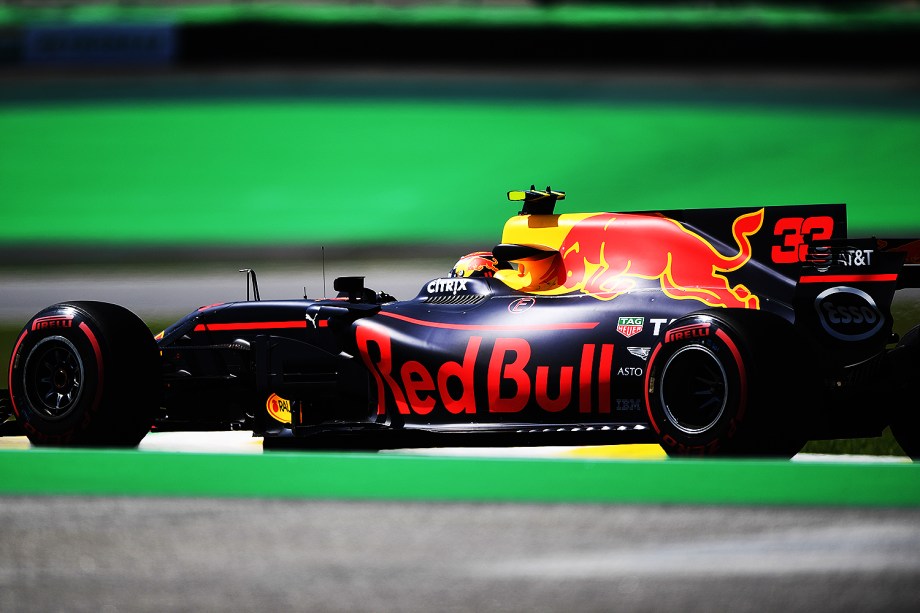 O piloto holandês Max Verstappen, da Red Bull, durante treino livre para o Grande Prêmio do Brasil, em Interlagos - 10/11/2017