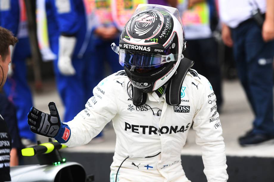 O finlandês Valtteri Bottas garante a pole position no GP do Brasil, no autódromo de Interlagos, em São Paulo