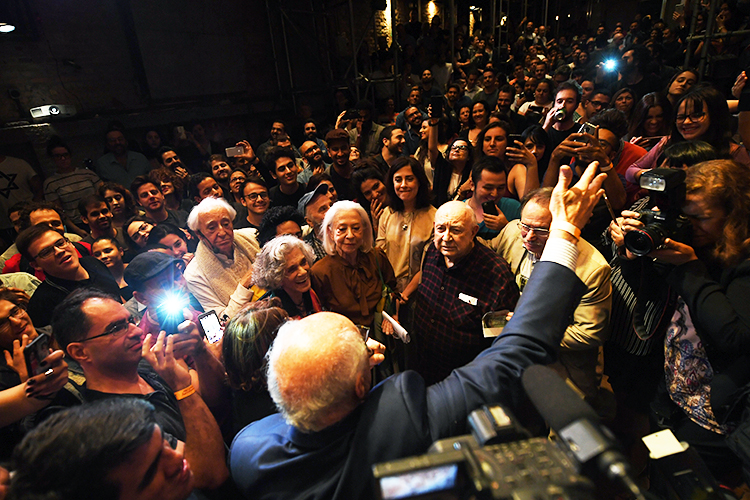 O vereador Eduardo Suplicy e Zé Celso Martinez no Teatro Oficina