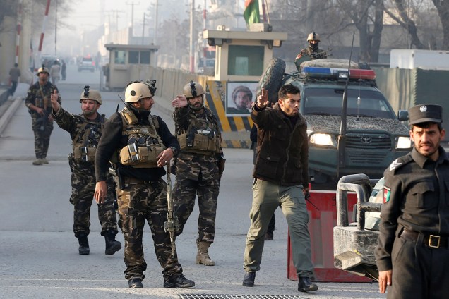 Ataque suicida deixa ao menos 10 mortos em Cabul, próximo ao escritório da principal agência de inteligência do Afeganistão - 25/12/2017