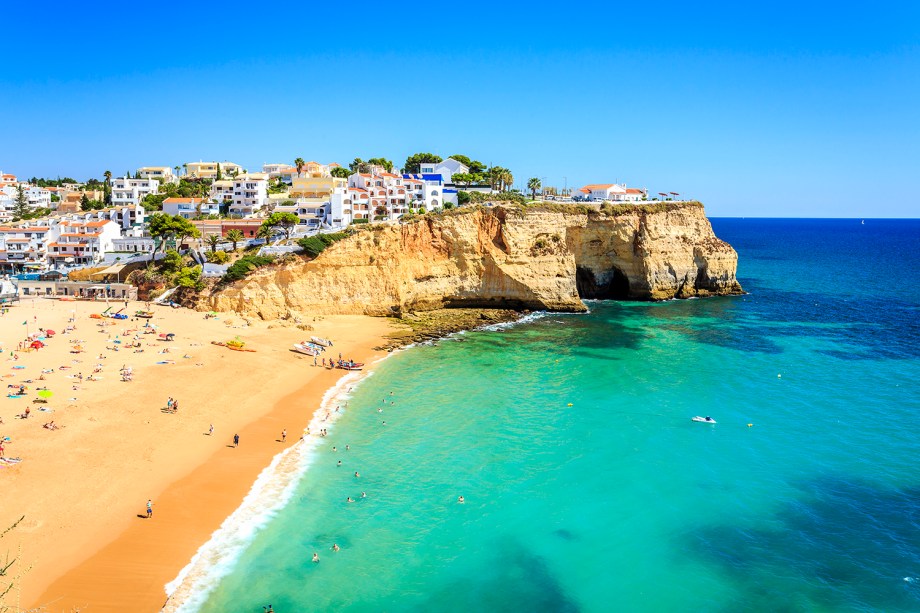 Praia do Carvoeiro no Algarve, Portugal