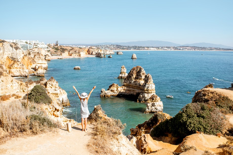 Litoral rochoso em Lagos, Portugal