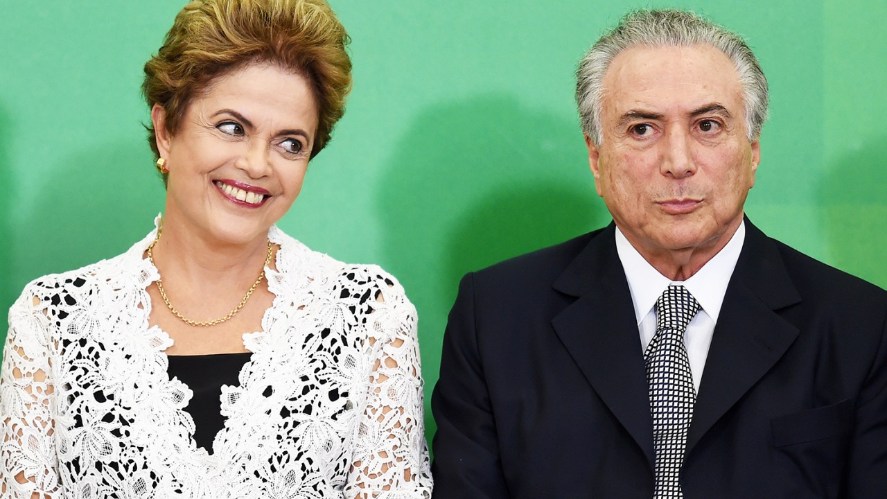 Dilma Rousseff e Michel Temer, durante cerimônia de posse de ministros em Brasília (DF) - 05/10/2015