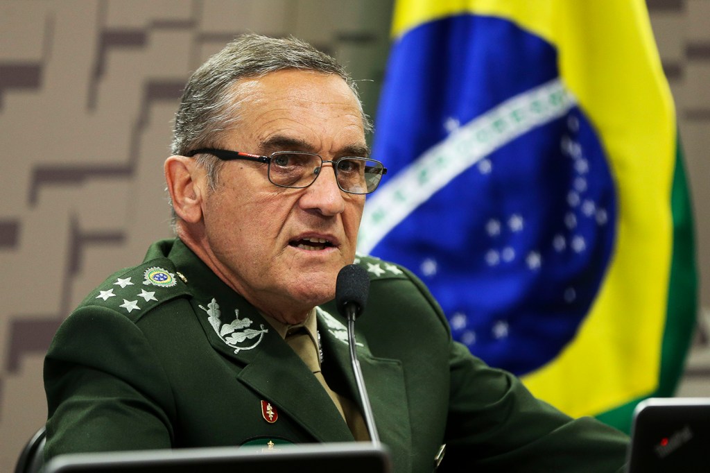 O comandante do Exército, general Eduardo Villas Boas, durante audiência pública na Comissão de Relações Exteriores e Defesa Nacional do Senado, em Brasília (DF) - 22/06/2017