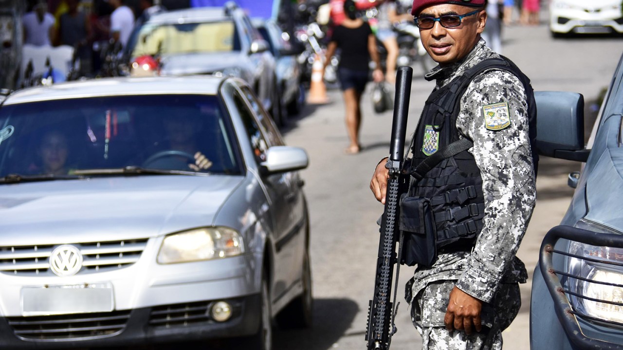 Policiais da Força Nacional reforçam o patrulhamento ostensivo nas ruas de Natal (RN). Um efetivo de 70 homens e mulheres chegou à capital potiguar , depois que o governo do Estado pediu ajuda à União para fazer a segurança das ruas - 22/12/2017
