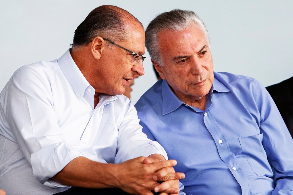 O governador de São Paulo, Geraldo Alckmin, e o presidente da República, Michel Temer, durante cerimônia de entrega de 900 unidades habitacionais do Programa 'Minha Casa, Minha Vida', na cidade de Limeira (SP) - 02/12/2017