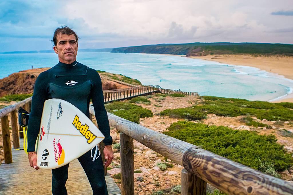Carlos Burle fala de acidente impressionante com ondas gigantes