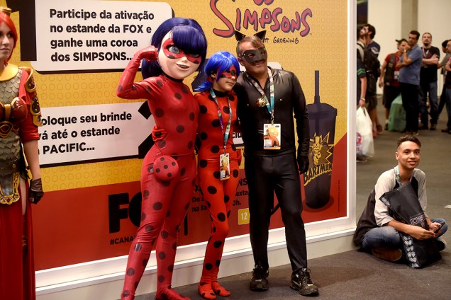 Cosplayers posam para foto durante evento da Comic Con Experience 2017, na Expo São Paulo