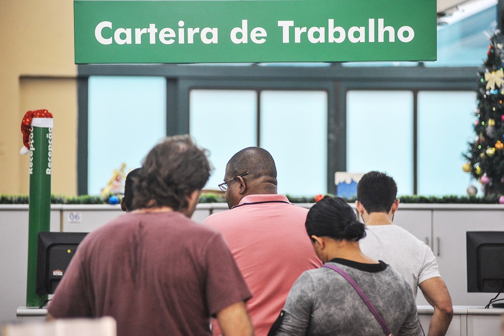 Posto de Atendimento ao Trabalhador (PAT) no Poupatempo da Sé, região central de São Paulo (SP) - 19/12/2017