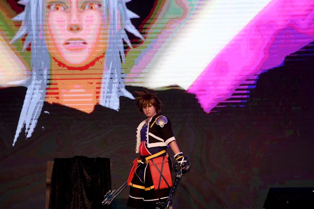 Natasha Morais Ferreira faz cosplay de personagem do jogo Kingdom Hearts II na CCXP17 em São Paulo