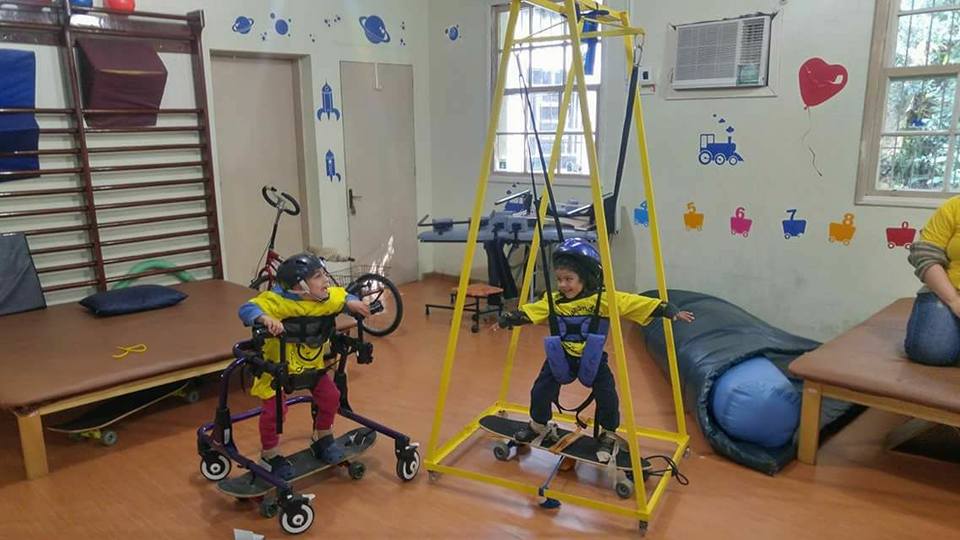 Crianças deficientes podem perder transporte para escola especial