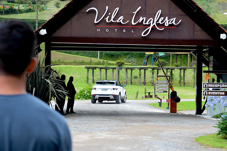 Movimentação em frente ao Hotel Vila Inglesa, na cidade de Campos do Jordão (SP), onde será realizado o casamento de Ticiane Pinheiro e César Tralli - 02/12/2017