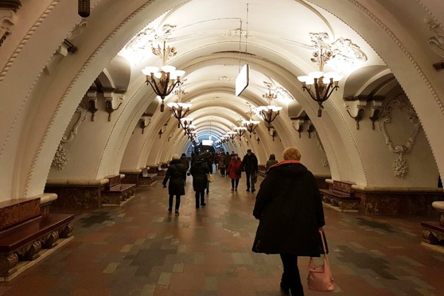 Movimentação em estação de metrô na Rússia
