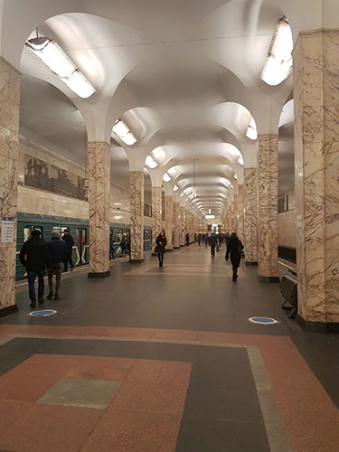 Movimentação em estação de metrô na Rússia