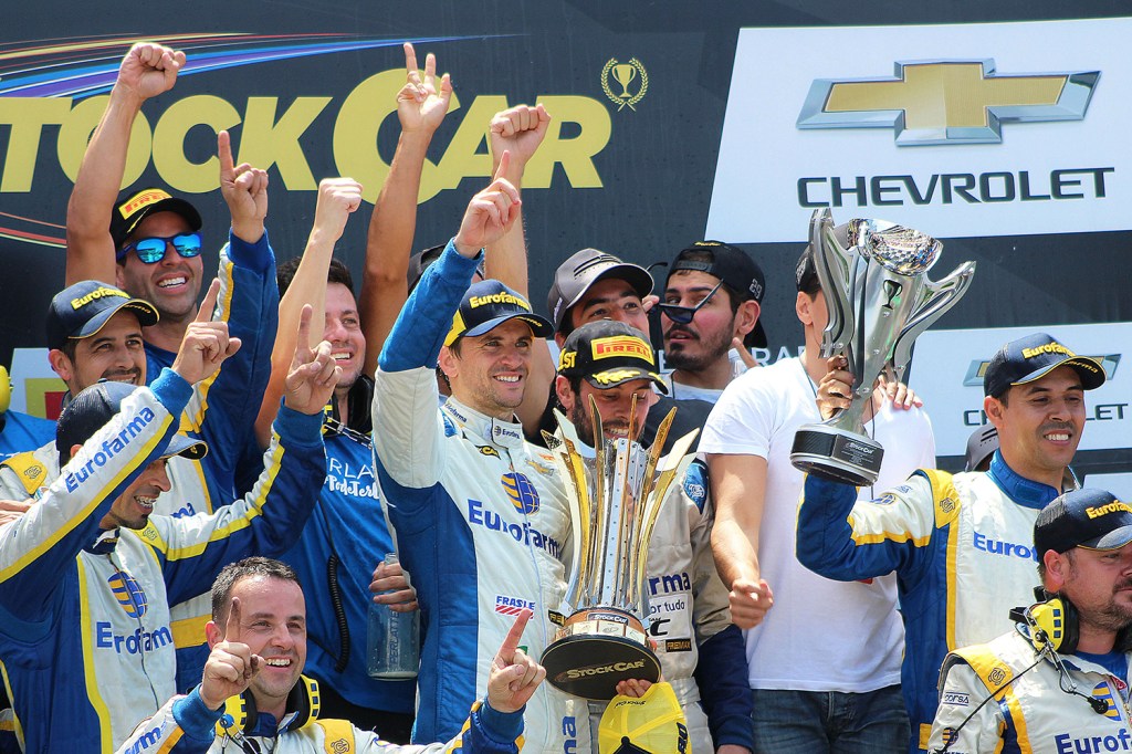 O piloto Daniel Serra comemora título na última etapa do Campeonato Brasileiro de Stock Car, no Autódromo de Interlagos, no Autódromo de Interlagos - 10/12/2017