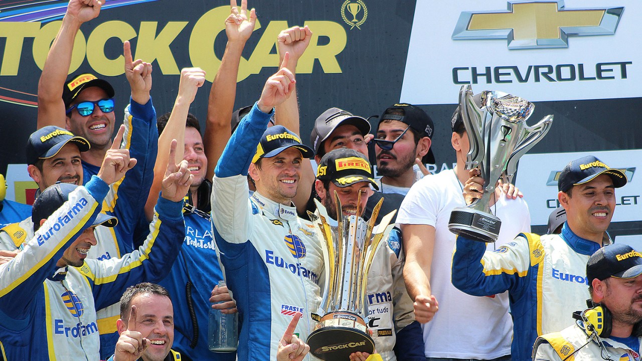 O piloto Daniel Serra comemora título na última etapa do Campeonato Brasileiro de Stock Car, no Autódromo de Interlagos, no Autódromo de Interlagos - 10/12/2017