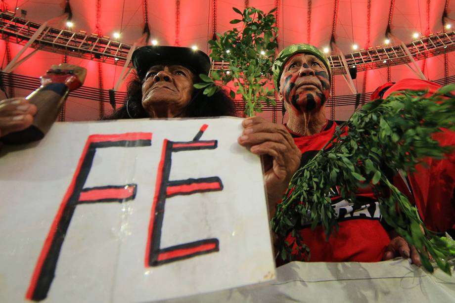 Torcedores do Flamengo chegam para a final da Copa Sul-Americana contra o Independiente, no Maracanã