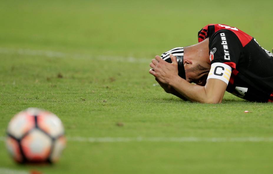 Rever, do Flamengo, lamenta derrota para o Independiente, no final da Copa Sul-Americana, no Maracanã