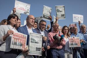 Protesto contra jornalistas presos na Turquia