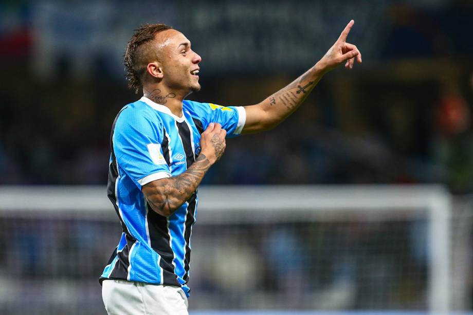 Everton, do Grêmio comemora gol contra o Pachuca, pelo Mundial de Clubes, nos Emirados Árabes