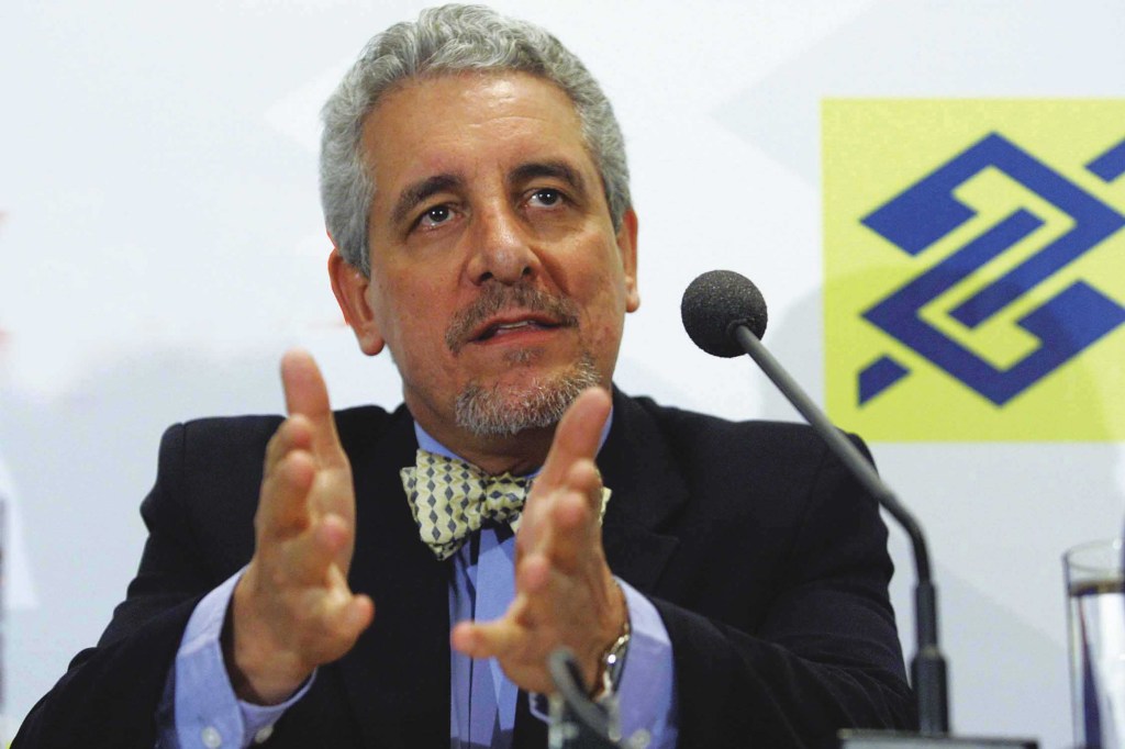 O ex-diretor de Marketing e Comunicação do Banco do Brasil, Henrique Pizzolato, tenta reescrever biografia
