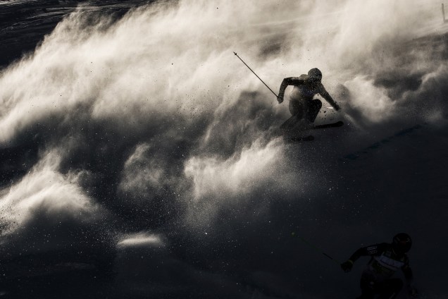 Esquiadores competem durante a Copa do Mundo Esqui na estância de esqui de Val-Thorens, nos Alpes franceses - 07/12/2017