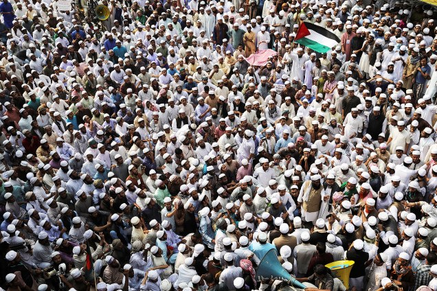 Muçulmanos protestam em Daca, capital de Bangladesh, contra a decisão de Donald Trump de reconhecer Jerusalém como capital de Israel - 13/12/2017