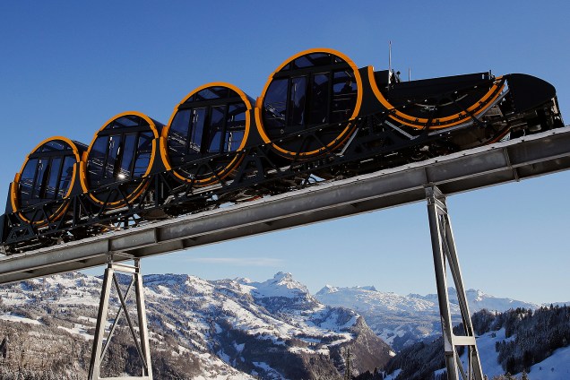 O funicular de Bahn, aclamado como o mais íngreme do mundo, será inaugurado após cinco anos de construção, em Stoos, na Suíça - 15/12/2017