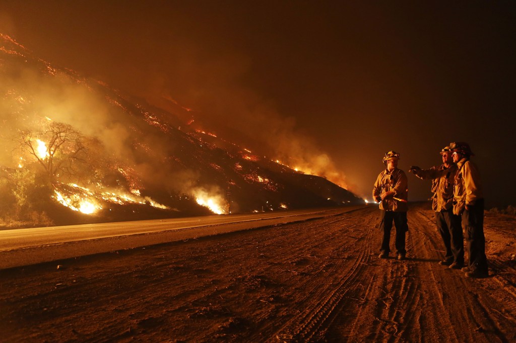 Imagens do dia - Incêndio florestal na Califórnia