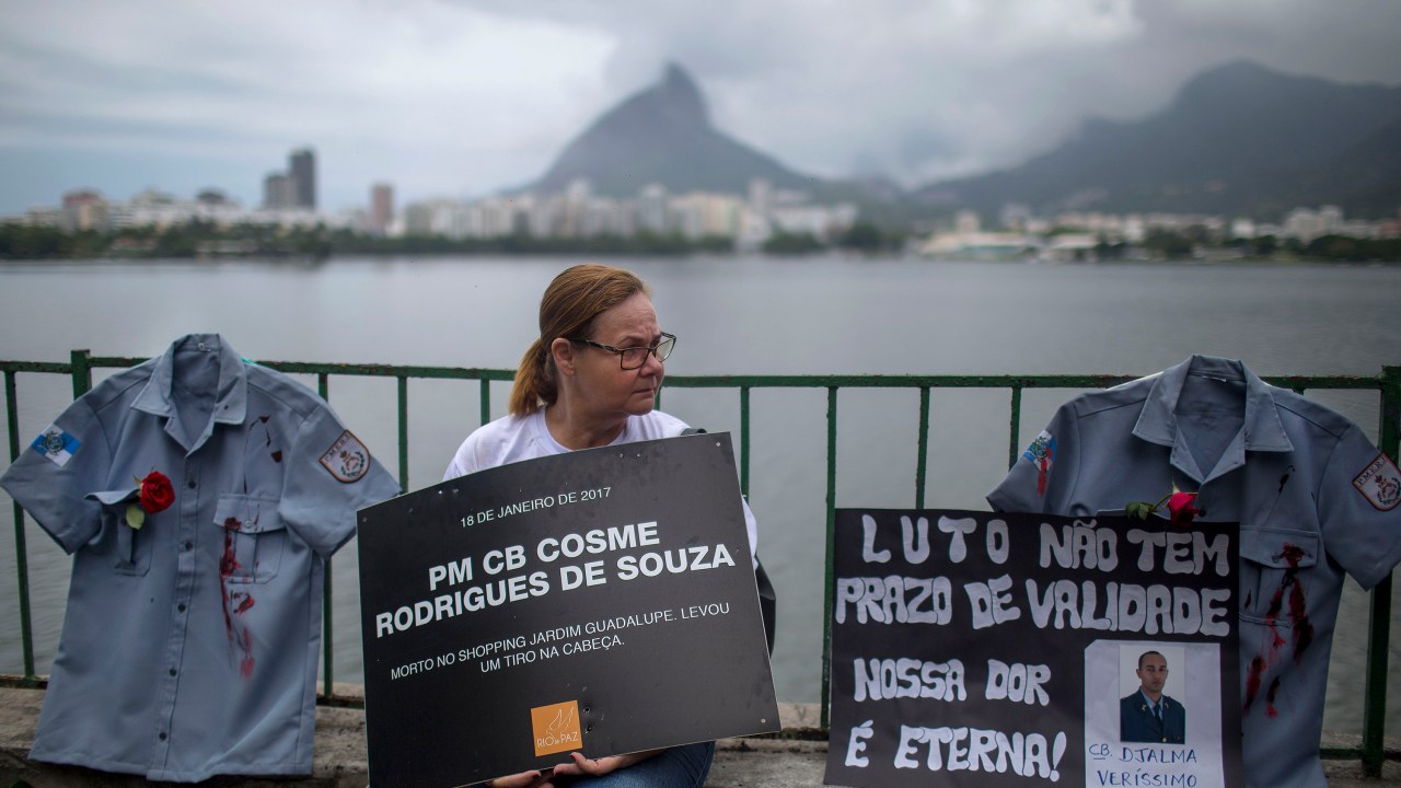 Imagens do dia - Manifestação em prol dos policiais mortos em 2017 no Rio de Janeiro