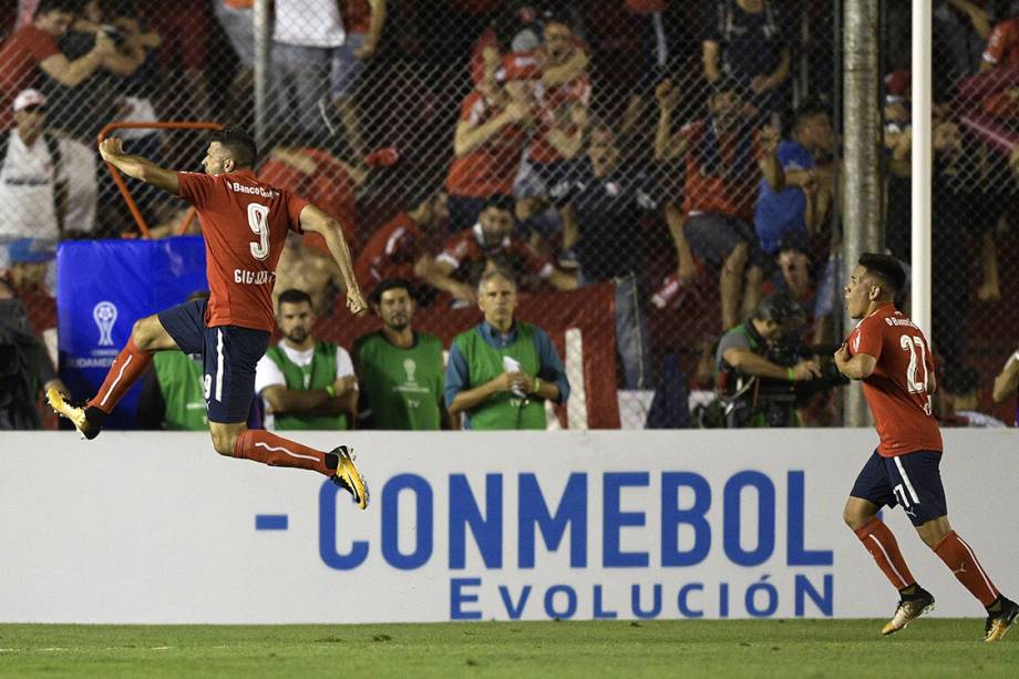 Emmanuel Gigliotti, do Independiente, comemora gol contra o Flamengo, no primeiro jogo da final da Copa Sul-Americana, em Bueno Aires