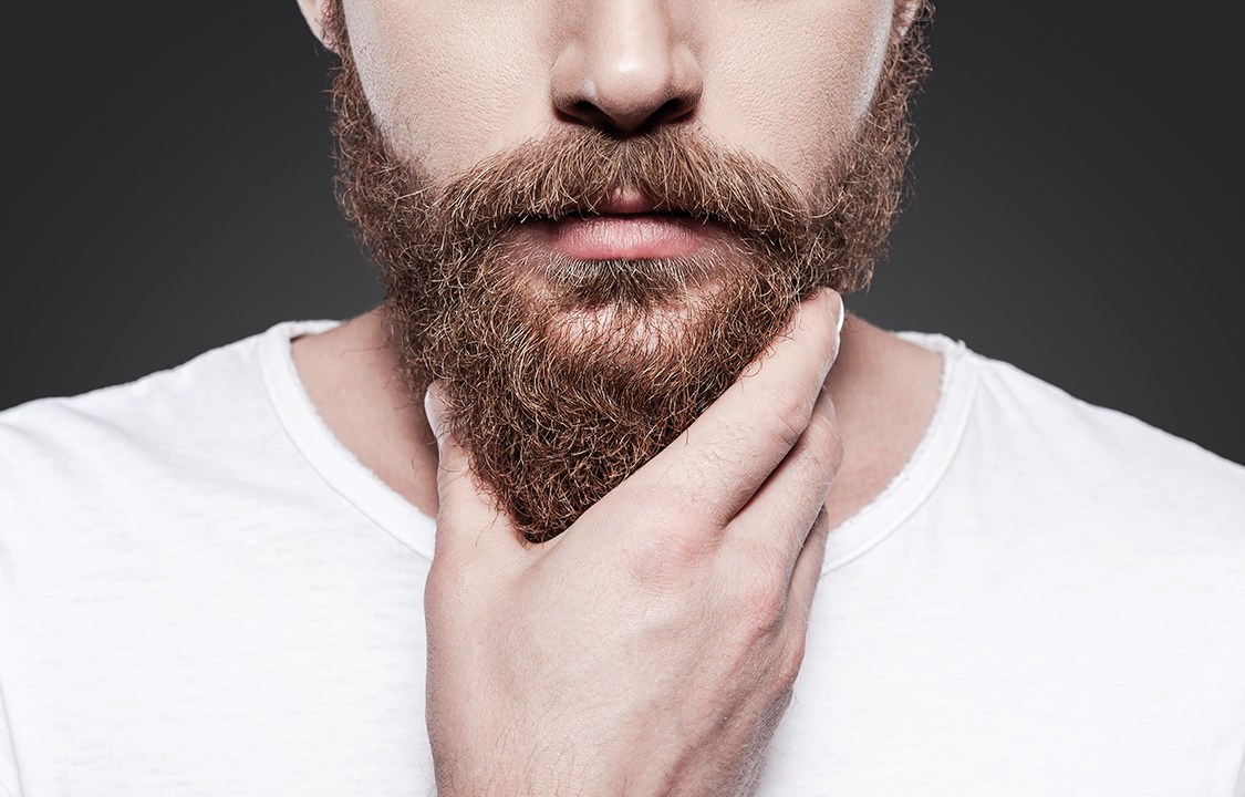 Homem com barba comprida